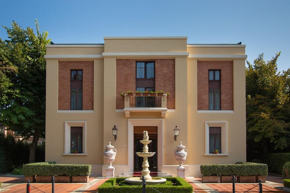 Hotel San Gregorio П'єнца Екстер'єр фото