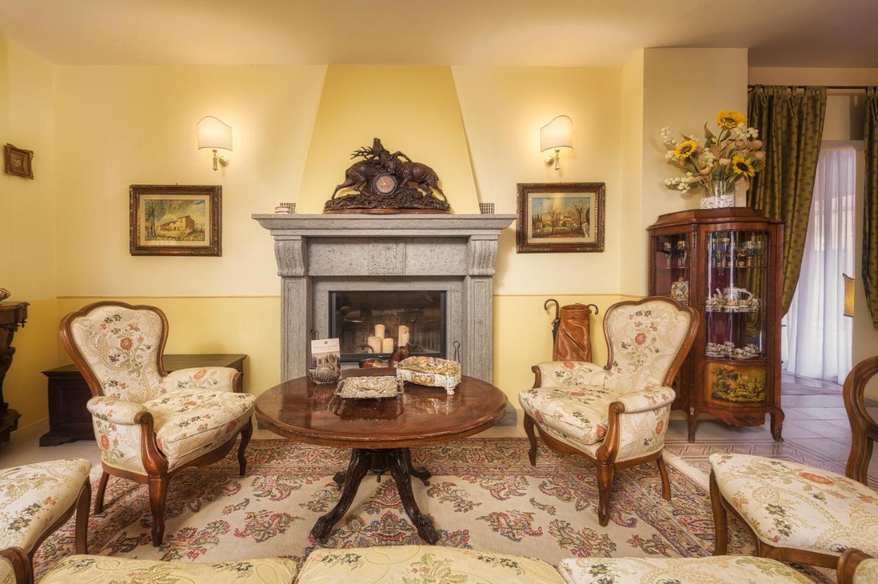 Hotel San Gregorio П'єнца Екстер'єр фото