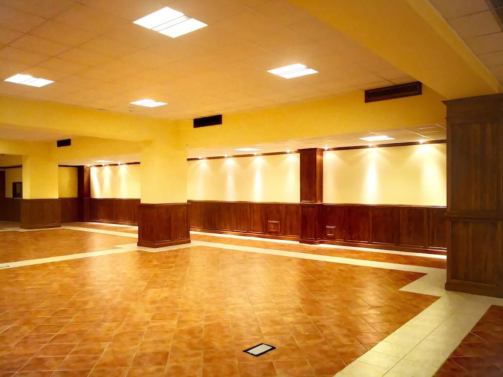 Hotel San Gregorio П'єнца Екстер'єр фото